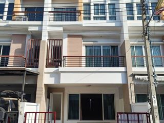 For rent 3 Beds townhouse in Lat Phrao, Bangkok