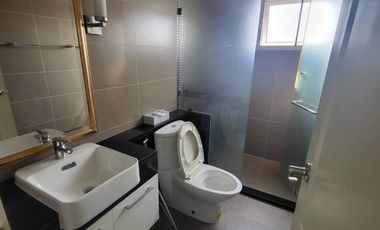 For rent 2 bed condo in Huai Khwang, Bangkok