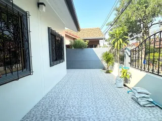 For rent 3 bed townhouse in East Pattaya, Pattaya