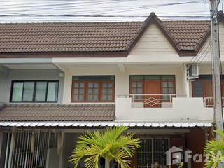 For sale 3 bed townhouse in Mueang Lamphun, Lamphun