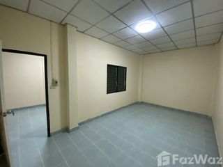 For sale 2 Beds townhouse in Mueang Nakhon Sawan, Nakhon Sawan