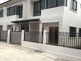 For sale 2 bed townhouse in Khao Yoi, Phetchaburi