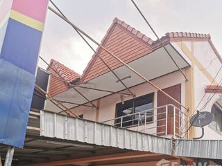 For sale 4 bed townhouse in Mueang Uttaradit, Uttaradit