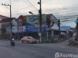 For sale 4 bed townhouse in Mueang Uttaradit, Uttaradit