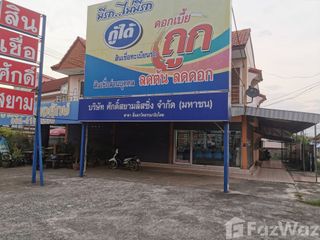 For sale 4 bed townhouse in Mueang Uttaradit, Uttaradit