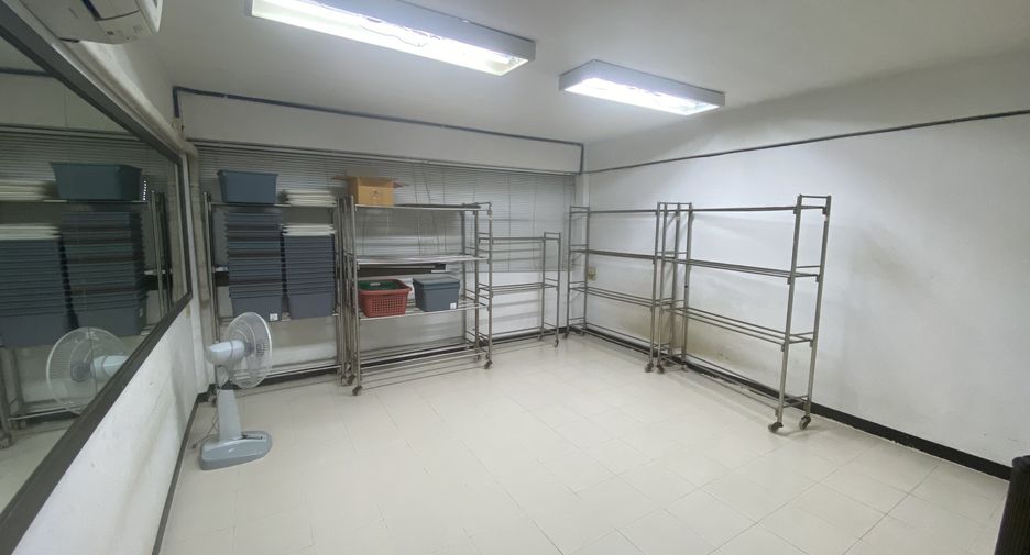 For sale 5 bed townhouse in Mueang Nonthaburi, Nonthaburi