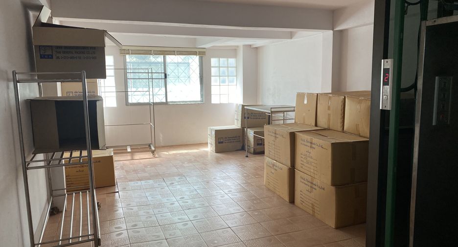 For sale 5 bed townhouse in Mueang Nonthaburi, Nonthaburi