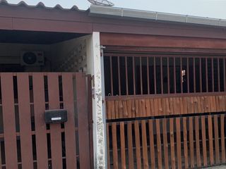For sale 2 bed townhouse in Mueang Phichit, Phichit