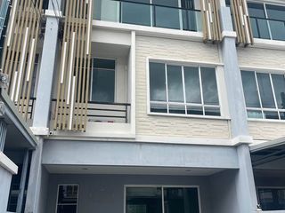 For rent 3 bed townhouse in Pak Kret, Nonthaburi