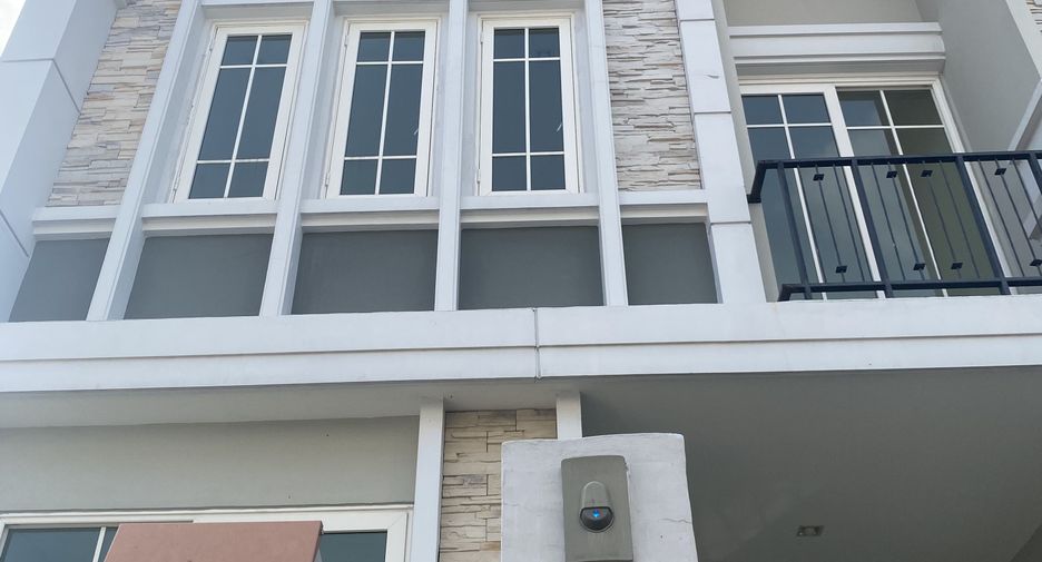 For sale 4 Beds townhouse in Mueang Nonthaburi, Nonthaburi