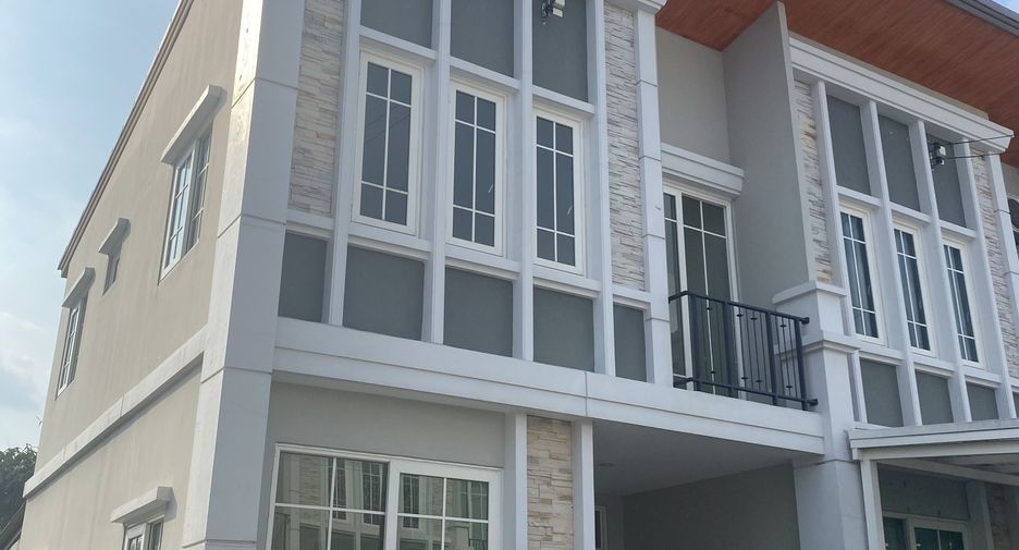 For sale 4 Beds townhouse in Mueang Nonthaburi, Nonthaburi