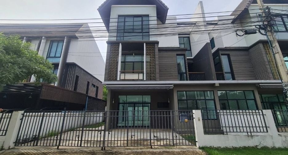 For sale 4 bed townhouse in Mueang Nonthaburi, Nonthaburi
