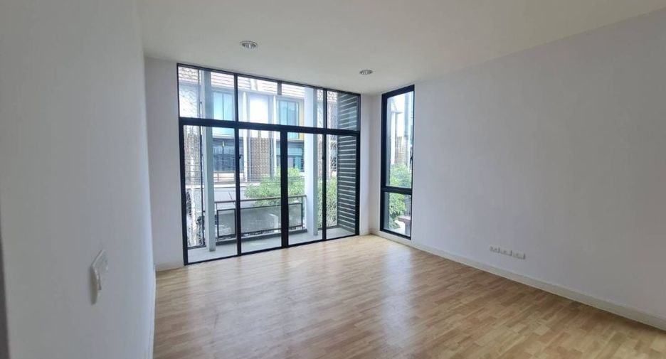 For sale 4 bed townhouse in Mueang Nonthaburi, Nonthaburi