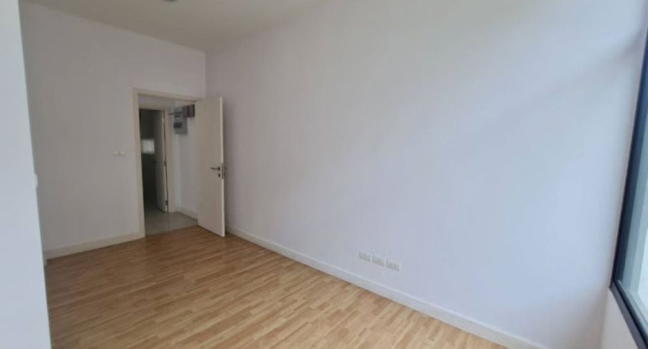 For sale 4 bed townhouse in Mueang Nonthaburi, Nonthaburi