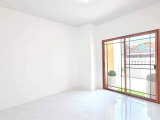 For sale 2 bed townhouse in Mueang Samut Sakhon, Samut Sakhon
