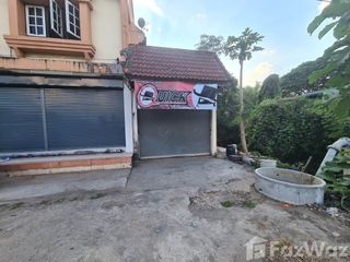 For sale 5 bed townhouse in Ban Hong, Lamphun