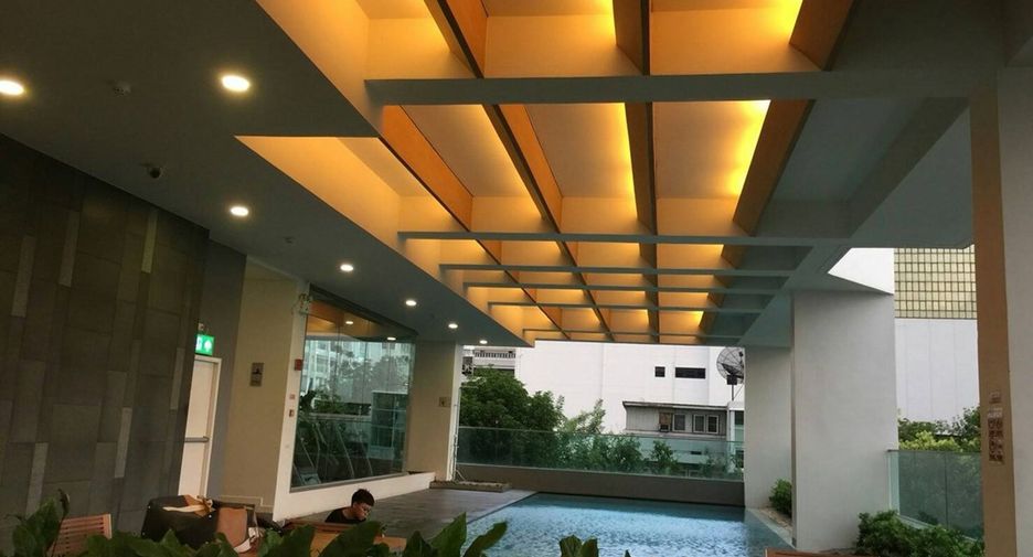 For rent 3 bedrooms condo in Bang Rak, Bangkok
