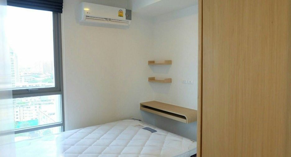 For rent 3 bedrooms condo in Bang Rak, Bangkok