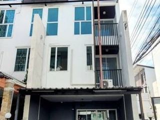 For rent 3 bed townhouse in Pak Kret, Nonthaburi