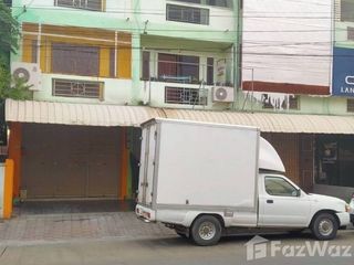 For rent 5 bed townhouse in Mueang Nakhon Sawan, Nakhon Sawan