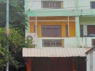 For rent 5 bed townhouse in Mueang Nakhon Sawan, Nakhon Sawan