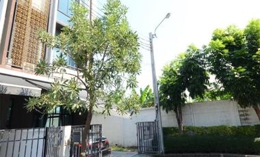 For sale 3 bed townhouse in Mueang Nonthaburi, Nonthaburi