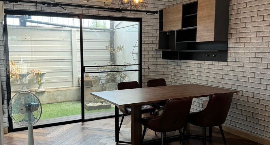 For sale 3 Beds townhouse in Lam Luk Ka, Pathum Thani