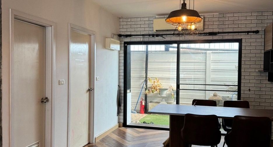For sale 3 Beds townhouse in Lam Luk Ka, Pathum Thani