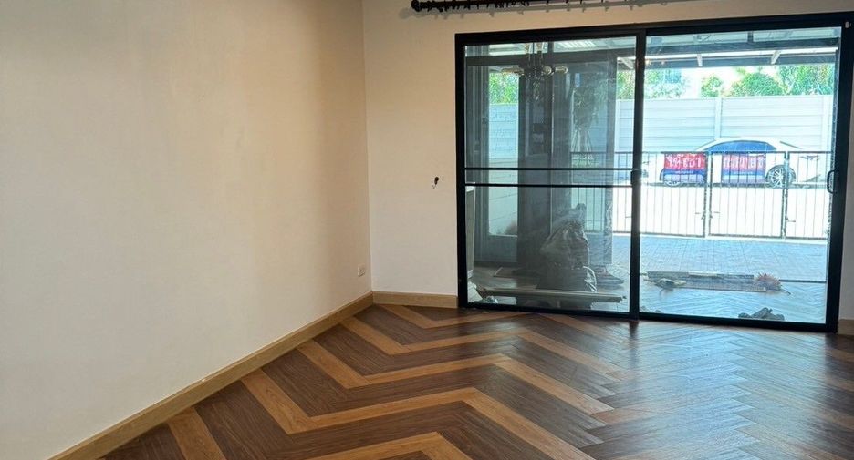 For sale 3 Beds townhouse in Lam Luk Ka, Pathum Thani