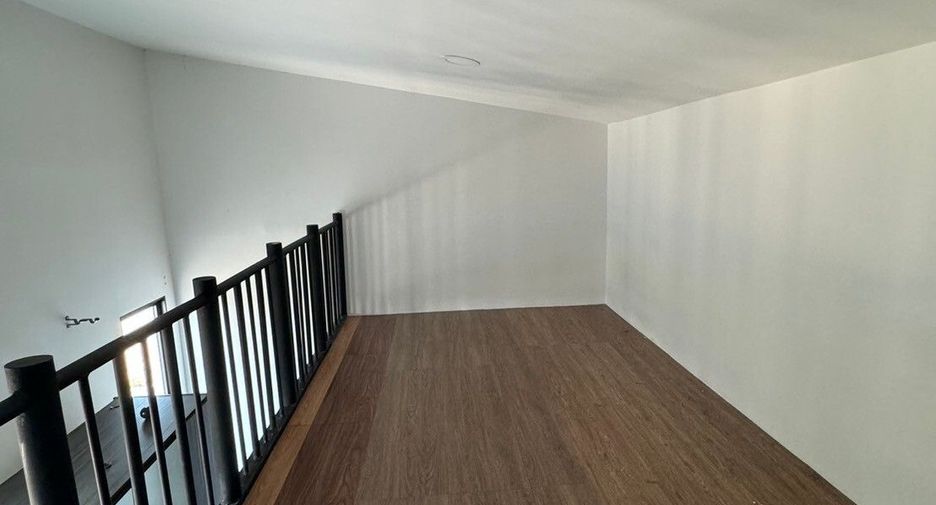 For sale 3 Beds townhouse in Lam Luk Ka, Pathum Thani