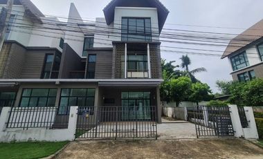 For sale 4 bed townhouse in Mueang Nonthaburi, Nonthaburi