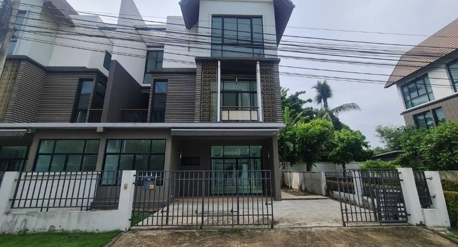 For sale 4 bed townhouse in Mueang Nonthaburi, Nonthaburi