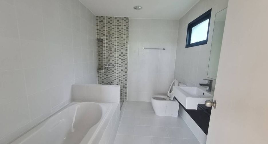 For sale 4 bed townhouse in Mueang Nonthaburi, Nonthaburi