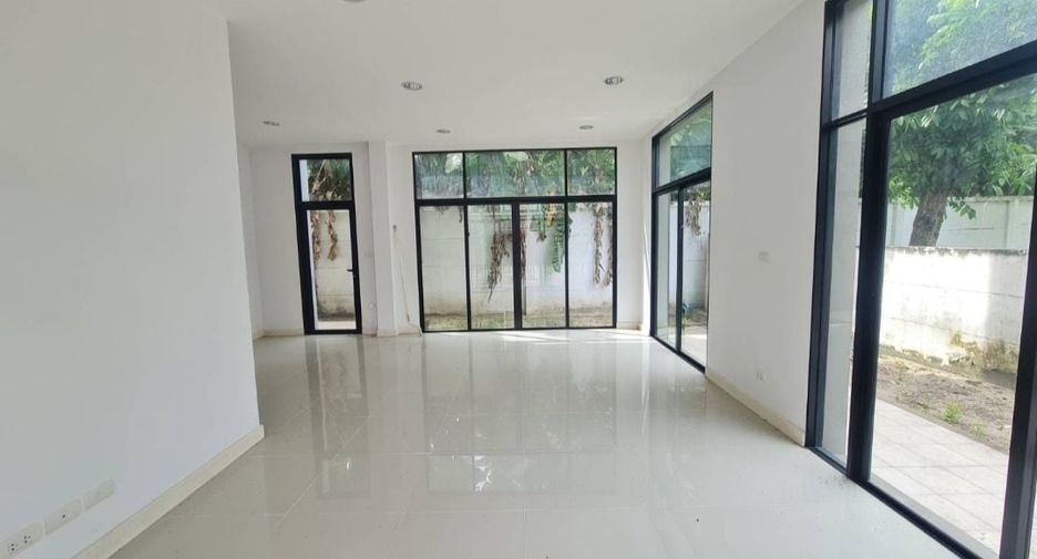 For sale 4 bed townhouse in Mueang Nonthaburi, Nonthaburi