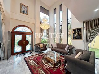 À vendre et à louer 5 chambres maison à Bang Lamung, Chonburi