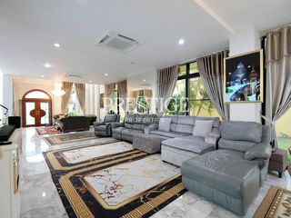 À vendre et à louer 5 chambres maison à Bang Lamung, Chonburi
