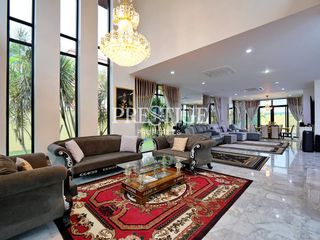 À vendre et à louer 5 chambres maison à Bang Lamung, Chonburi