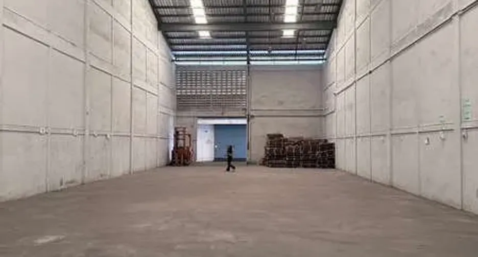 For rent warehouse in Mueang Samut Prakan, Samut Prakan
