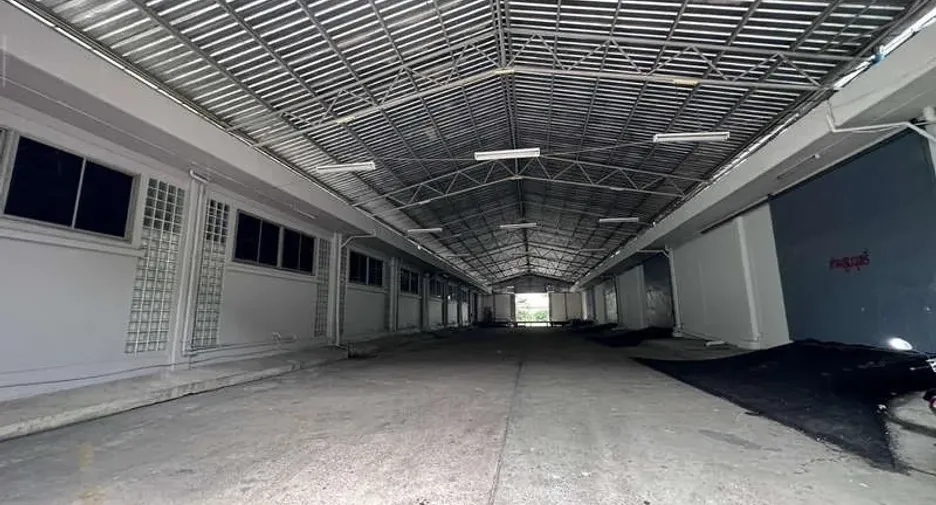 For rent warehouse in Mueang Samut Prakan, Samut Prakan
