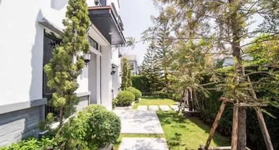 For rent and for sale 4 bedrooms house in Saphan Sung, Bangkok