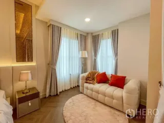 For rent and for sale 4 bedrooms house in Saphan Sung, Bangkok