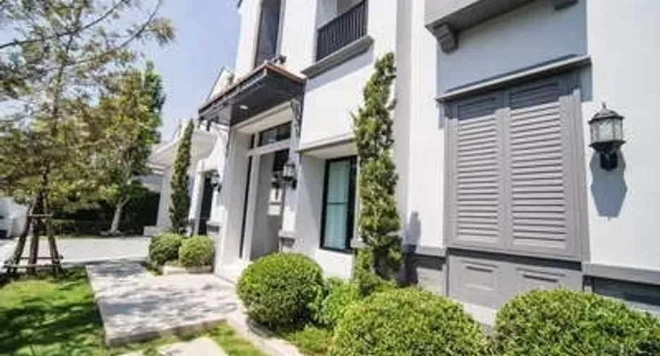 For rent and for sale 4 bedrooms house in Saphan Sung, Bangkok