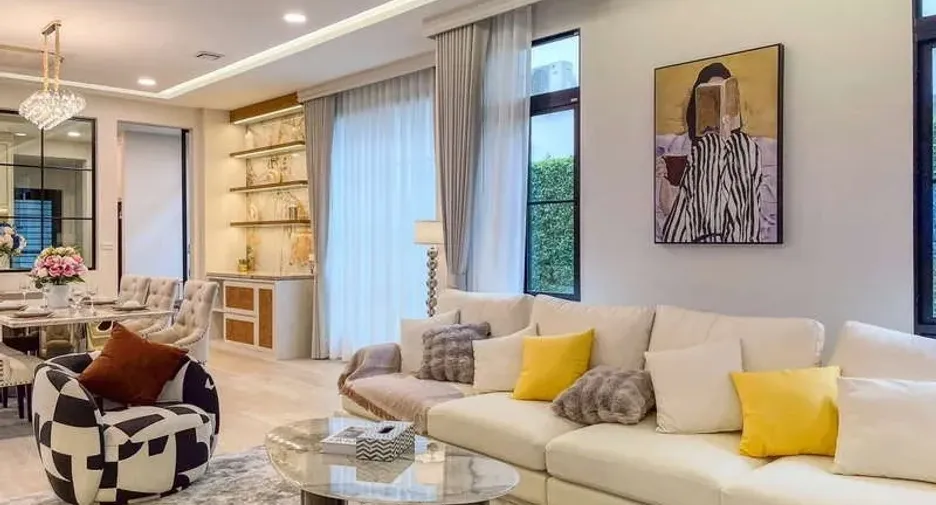 For rent and for sale 4 bedrooms house in Saphan Sung, Bangkok