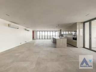 For sale 5 Beds condo in Watthana, Bangkok