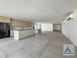 For sale 5 Beds condo in Watthana, Bangkok