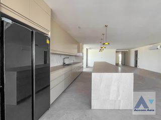 For sale 5 Beds condo in Watthana, Bangkok