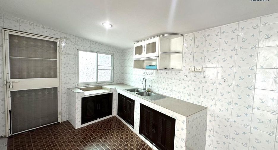 For sale 4 bed townhouse in Pak Kret, Nonthaburi