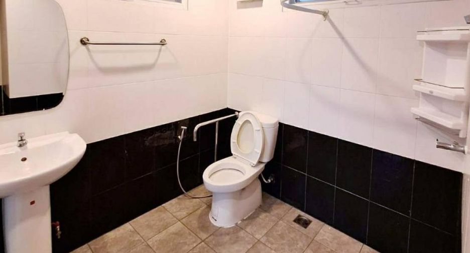 For sale 4 bed house in Mueang Nonthaburi, Nonthaburi