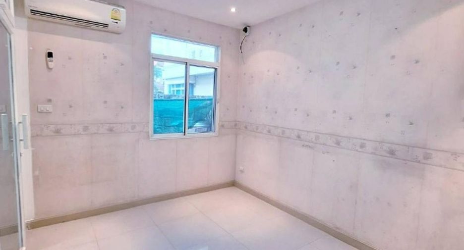 For sale 4 bed house in Mueang Nonthaburi, Nonthaburi