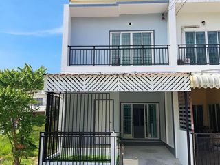 For sale 3 Beds townhouse in Sam Phran, Nakhon Pathom